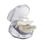 An open, transparent NicLeaf can showing several ultra-slim, white nicotine leaves stacked inside to illustrate the product's discreet and compact design.